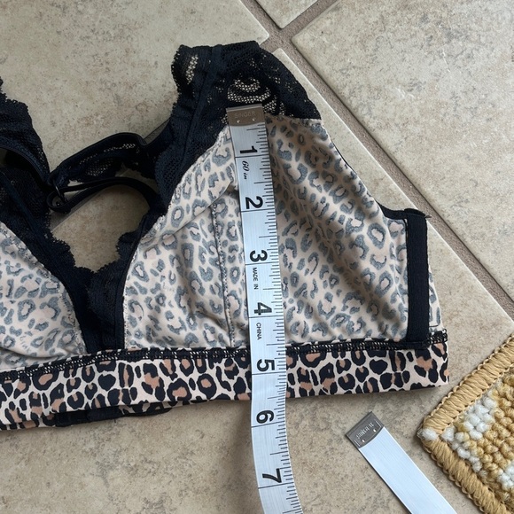 VS PINK Bralette Size M - Picture 7 of 7